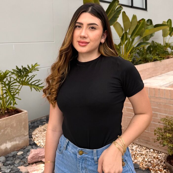 Básica Esencial Negra