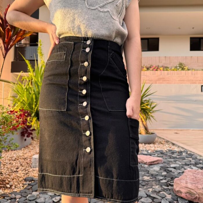Falda Denim Rígido con Botones Frontales